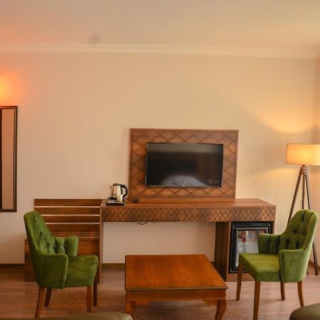 Neva Hotel Малатия Екстериор снимка