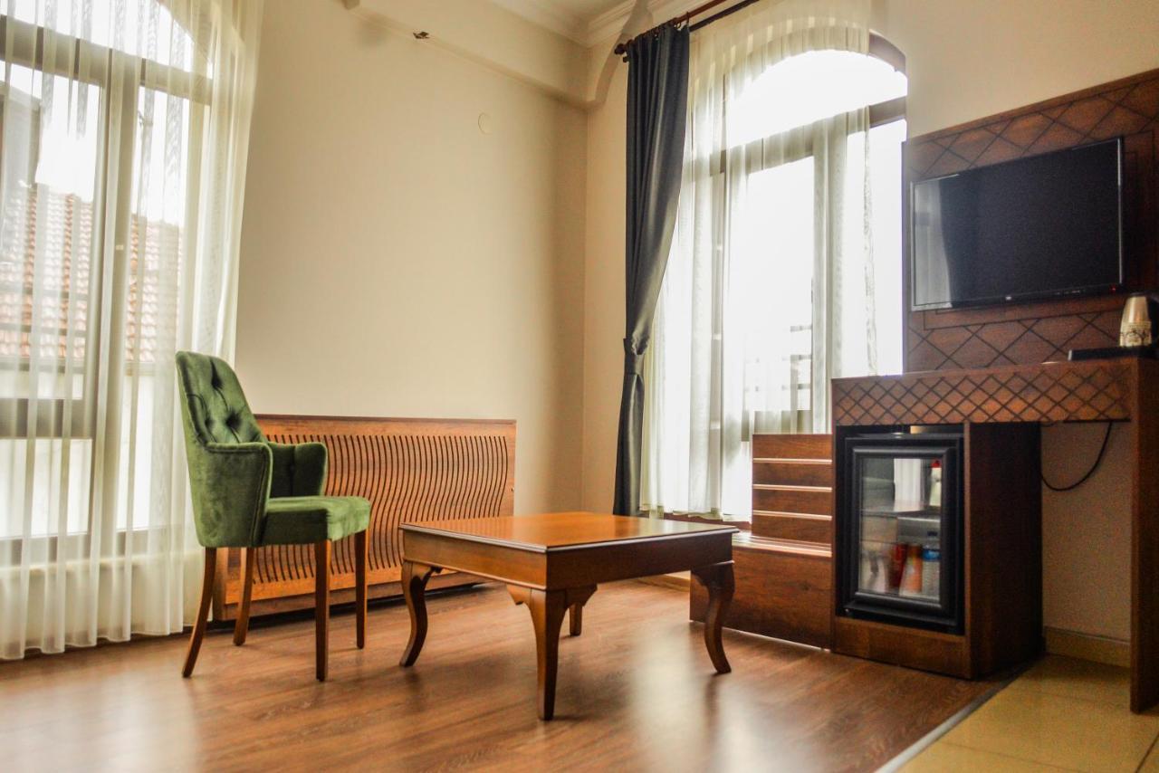 Neva Hotel Малатия Екстериор снимка
