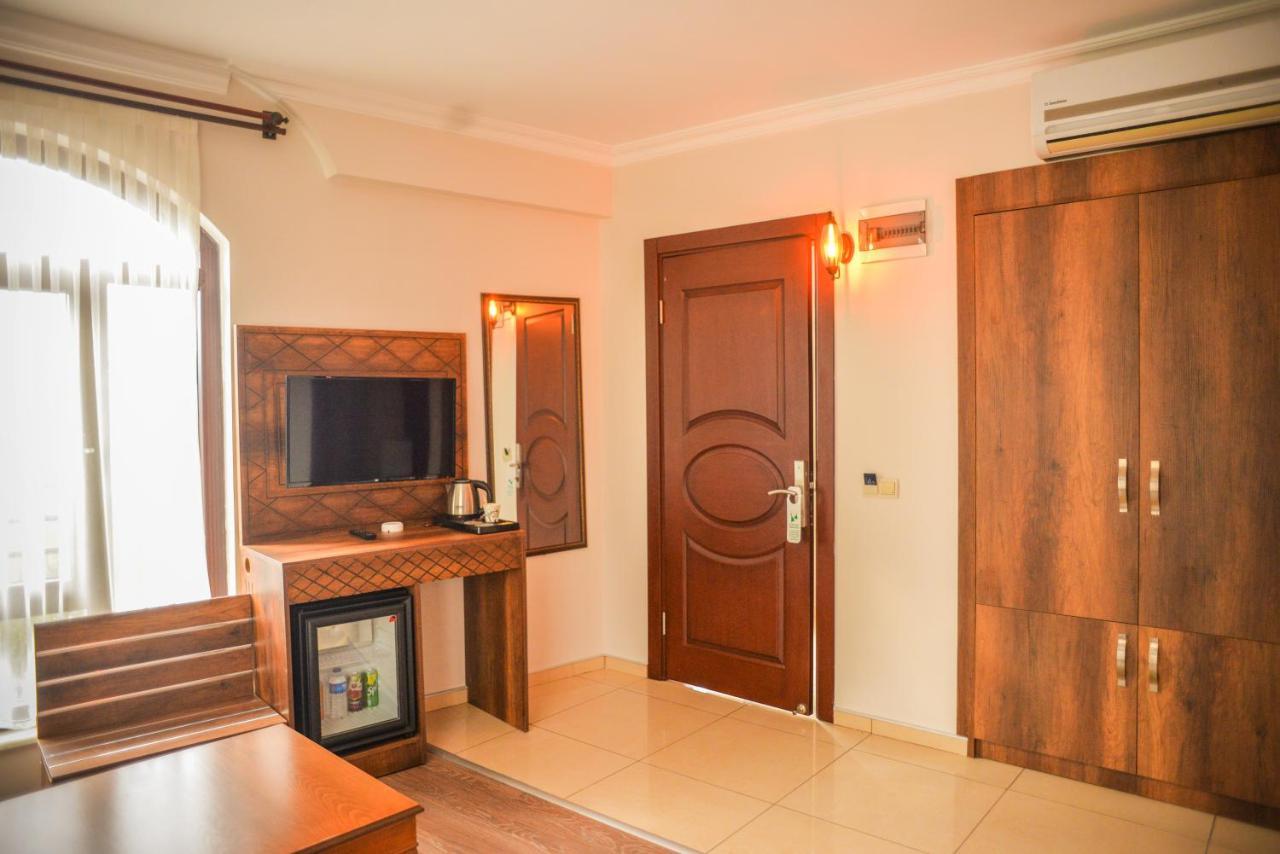 Neva Hotel Малатия Екстериор снимка