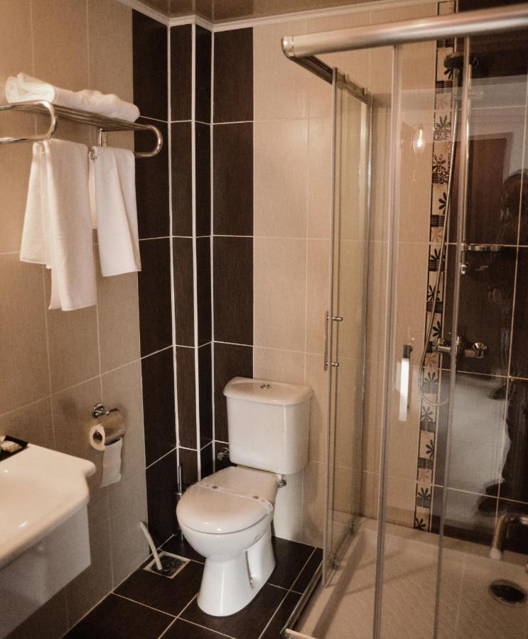 Neva Hotel Малатия Екстериор снимка
