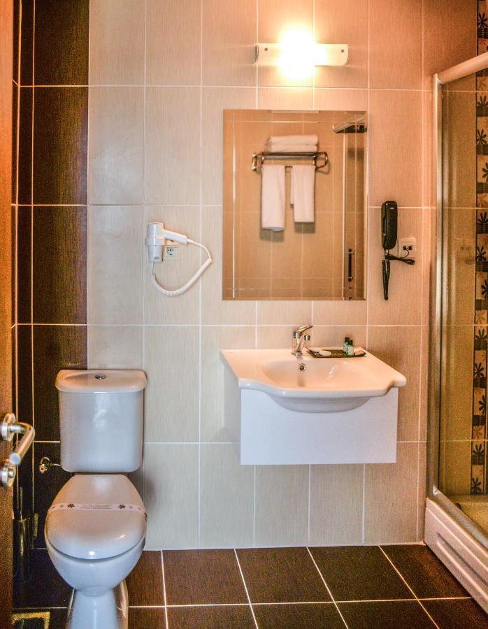Neva Hotel Малатия Екстериор снимка