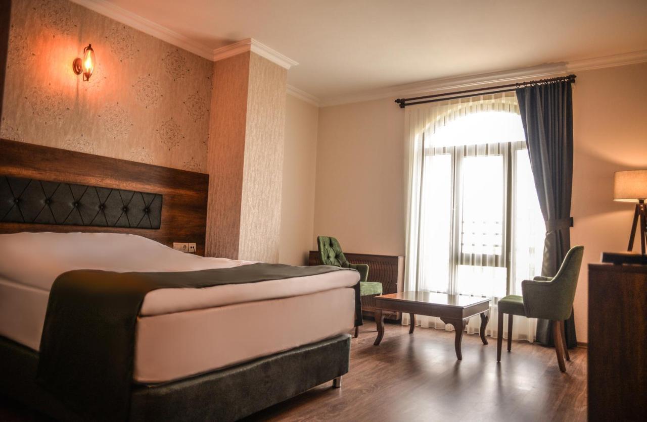 Neva Hotel Малатия Екстериор снимка