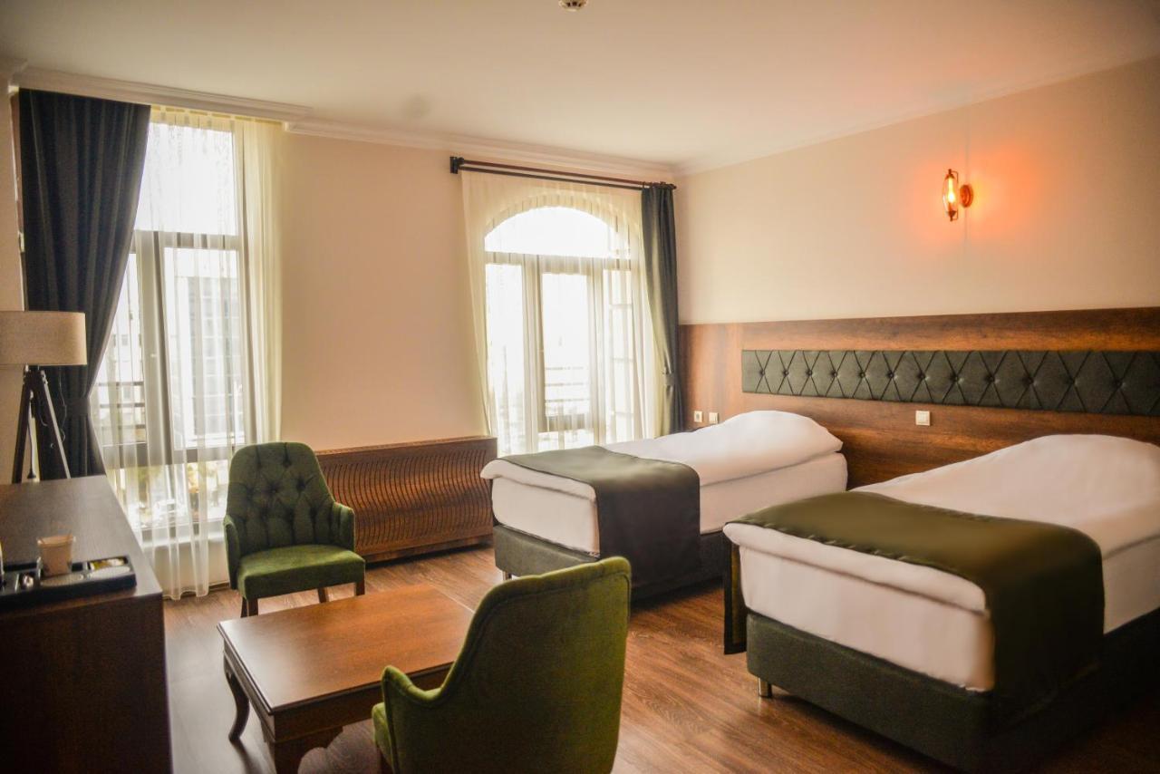 Neva Hotel Малатия Екстериор снимка