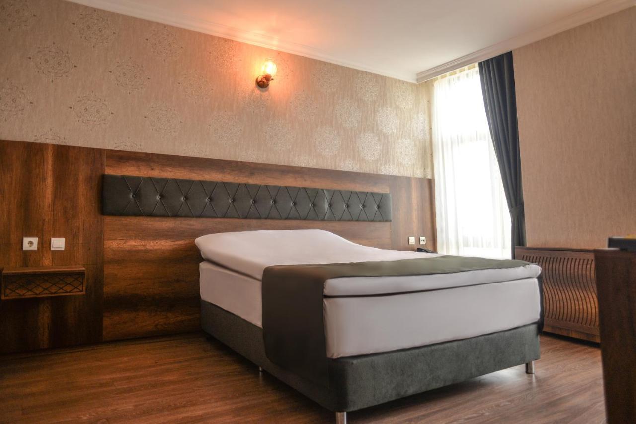 Neva Hotel Малатия Екстериор снимка