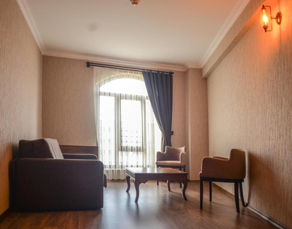 Neva Hotel Малатия Екстериор снимка